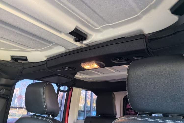 Used Jeep Wrangler 2015 3.0L Sahara Four-Door Comfort Edition
