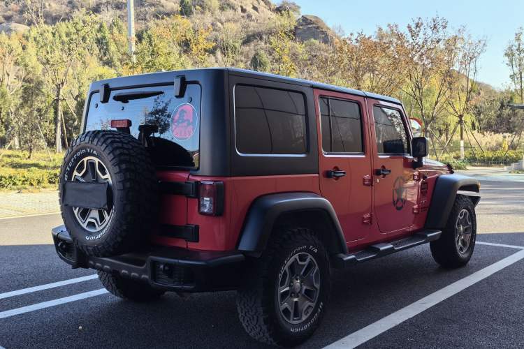 Used Jeep Wrangler 2015 3.0L Sahara Four-Door Comfort Edition
