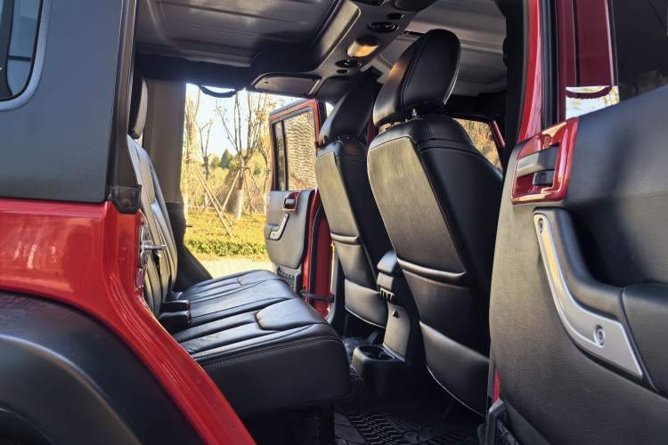 Used Jeep Wrangler 2015 3.0L Sahara Four-Door Comfort Edition
