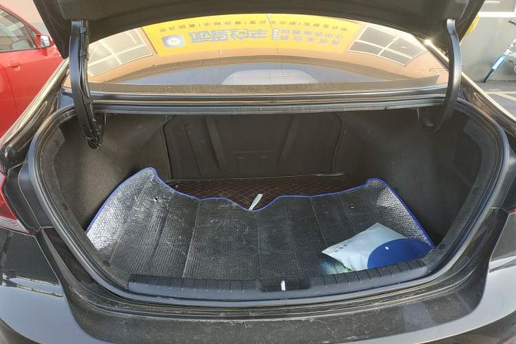 Used Hyundai Elantra (6th Generation / Lingdong) 2018 1.4T Dual-Clutch Xuan Dong · Dynamic Edition Trunk