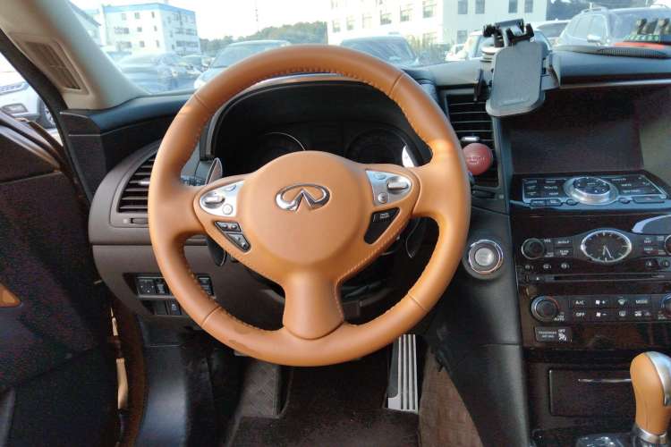 Used Infiniti QX70 2013 3.7L Supreme Edition