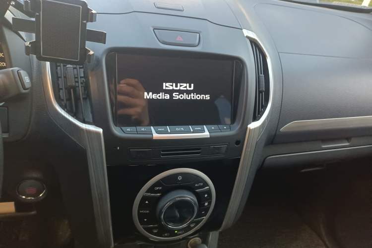 Used Isuzu D-MAX 2018 3.0T Four-Wheel Drive Automatic Ultra-Luxury Version 4JJ1-TC HI
