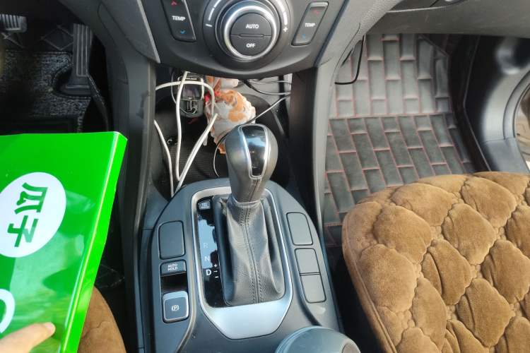 Used Hyundai Santa Fe 2013 2.4L Automatic Two-Wheel Drive Smart Version