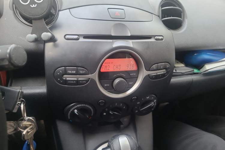 Used Mazda Mazda 2 2012 Hatchback Xuan Dong 1.5L Automatic Value Edition