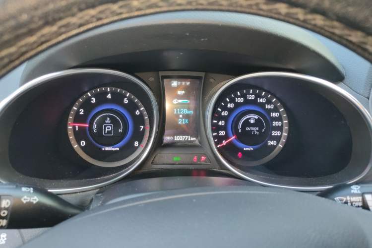 Used Hyundai Santa Fe 2013 2.4L Automatic Two-Wheel Drive Smart Version