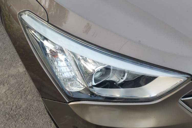 Used Hyundai Santa Fe 2013 2.4L Automatic Two-Wheel Drive Smart Version