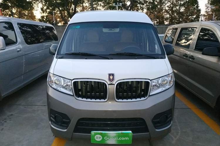 Used Jinbei New Hiace X30L 2023 1.5L Super-Enjoyment Edition Passenger Van 5/6/7-Seater Non-Air-Conditioned Version SWC15M
