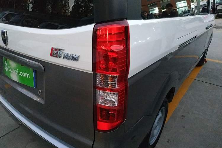 Used Jinbei New Hiace X30L 2023 1.5L Super-Enjoyment Edition Passenger Van 5/6/7-Seater Non-Air-Conditioned Version SWC15M
