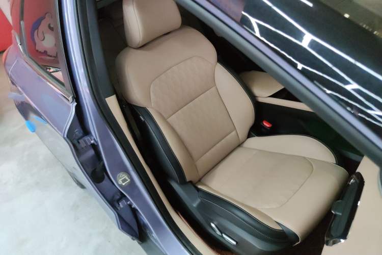 Used Geometry C 2022 550KM Grapefruit Halo