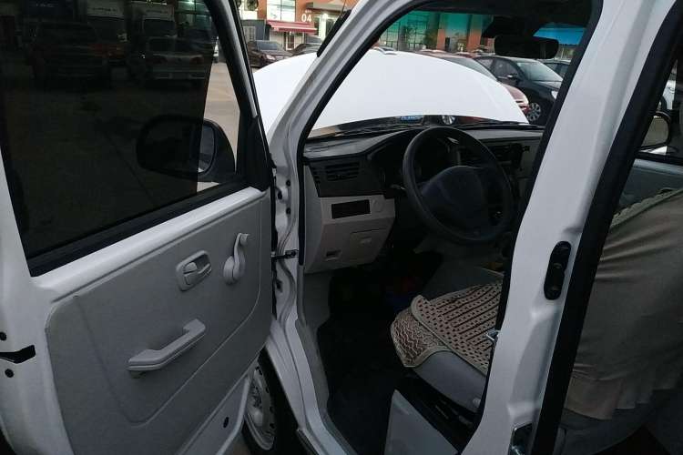 Used Jinbei New Hiace X30L 2023 1.5L Super-Enjoyment Edition Passenger Van 5/6/7-Seater Non-Air-Conditioned Version SWC15M
