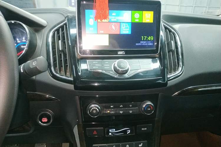 Used Lifan Auto Xuanlang 2017 2.0L Manual Comfort Version
