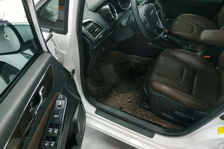 Used Lifan Auto Xuanlang 2017 2.0L Manual Comfort Version
