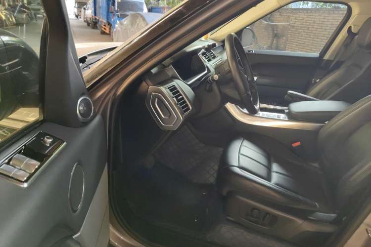 Used Land Rover Range Rover Sport 2020 3.0 L6 SE