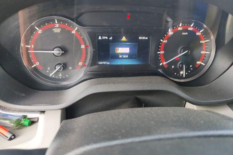 Used SAIC MAXUS Xintu V90 2019 2.0T Manual ZhiDuXing Rear-Drive Single-Tire Extended-Height Roof 7-Seater
