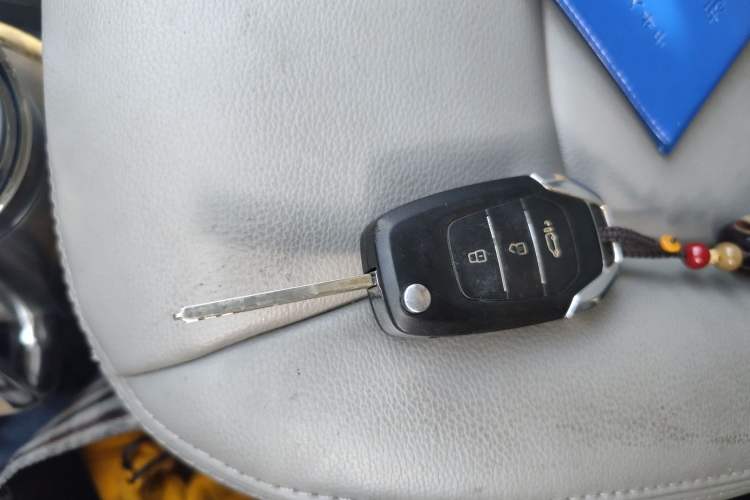 Used SAIC MAXUS Xintu V90 2019 2.0T Manual ZhiDuXing Rear-Drive Single-Tire Extended-Height Roof 7-Seater
