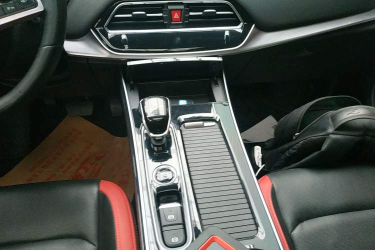 Used SOL X8 2021 300T DCT Leading Smart Connectivity Version 6 Seats