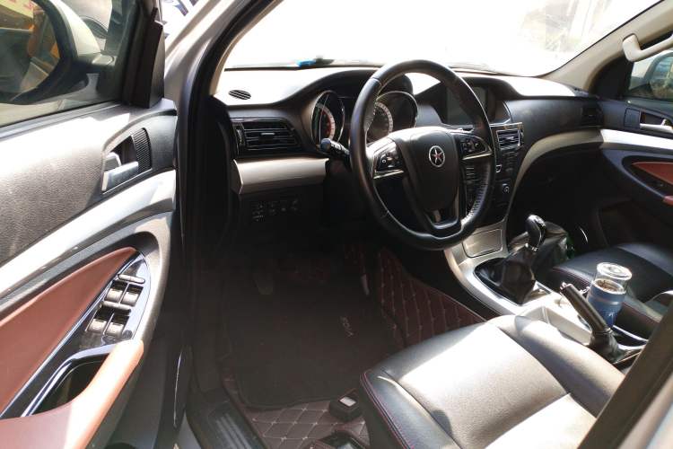 Used Dayun Pickup 2021 2.0T Diesel Two-Wheel Drive Manual Dayun Bull-Logo Axle 4F20TC
