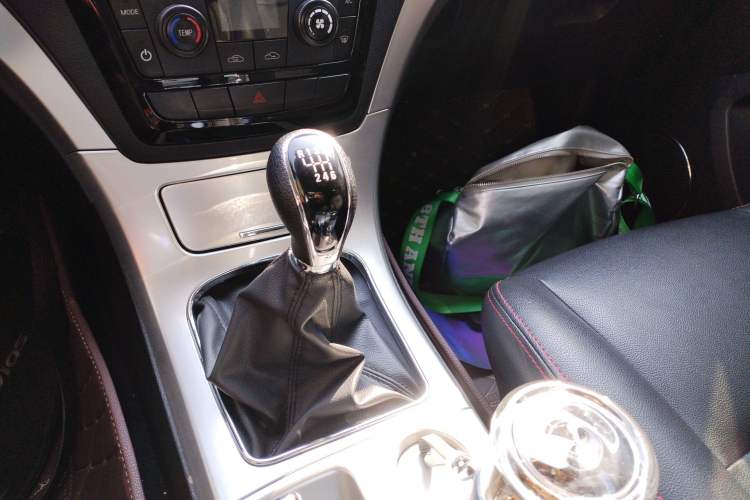 Used Dayun Pickup 2021 2.0T Diesel Two-Wheel Drive Manual Dayun Bull-Logo Axle 4F20TC
