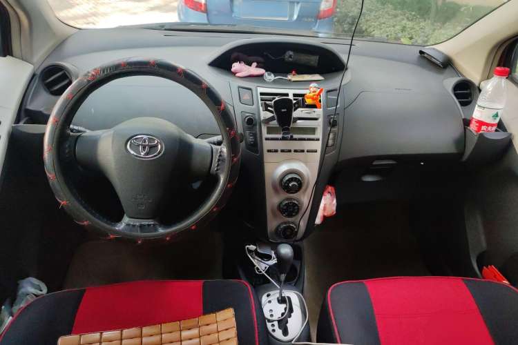 Used Toyota Yaris 2008 1.6G Automatic Deluxe Edition Center Console