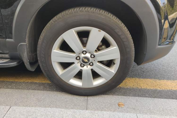 Used Chevrolet Captiva 2010 2.4 AT 7-Seater Luxury Version Right Front Wheel Hub