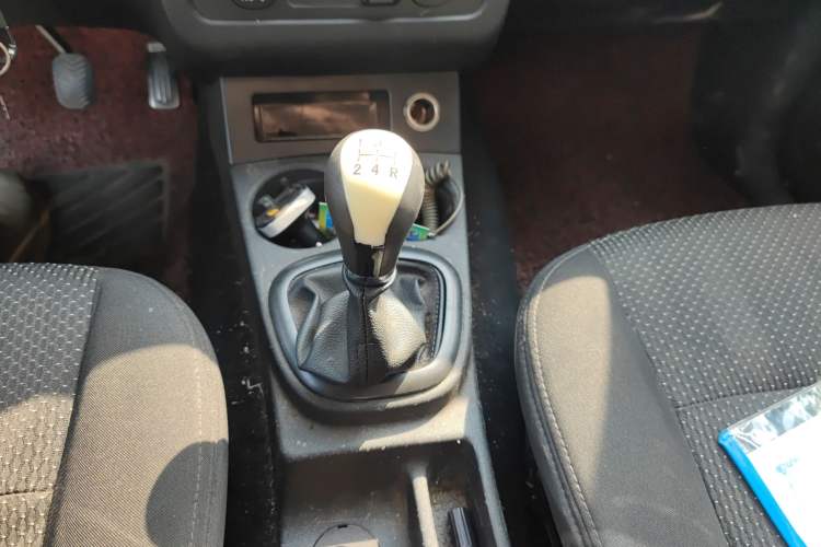 Used Dongfeng Fengon 330 2016 1.2L Manual Base Version DK12-07 Gear Lever