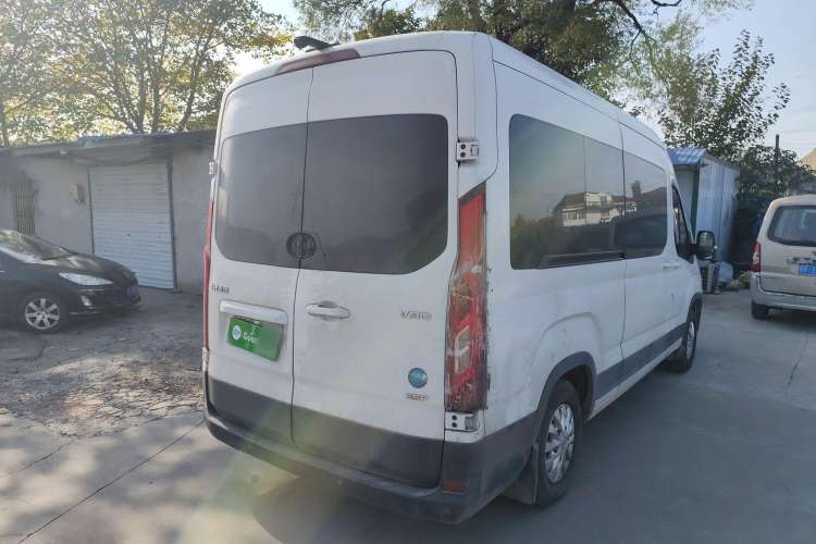 Used SAIC MAXUS Xintu V90 2019 2.0T Manual ZhiDuXing Rear-Drive Single-Tire Extended-Height Roof 7-Seater
