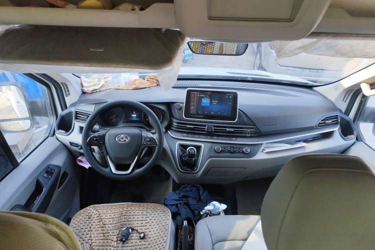 Used SAIC MAXUS Xintu V90 2019 2.0T Manual ZhiDuXing Rear-Drive Single-Tire Extended-Height Roof 7-Seater
