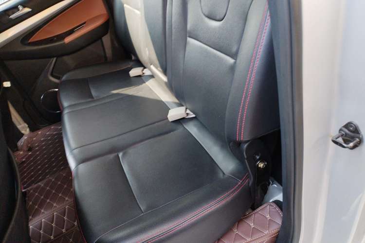 Used Dayun Pickup 2021 2.0T Diesel Two-Wheel Drive Manual Dayun Bull-Logo Axle 4F20TC
