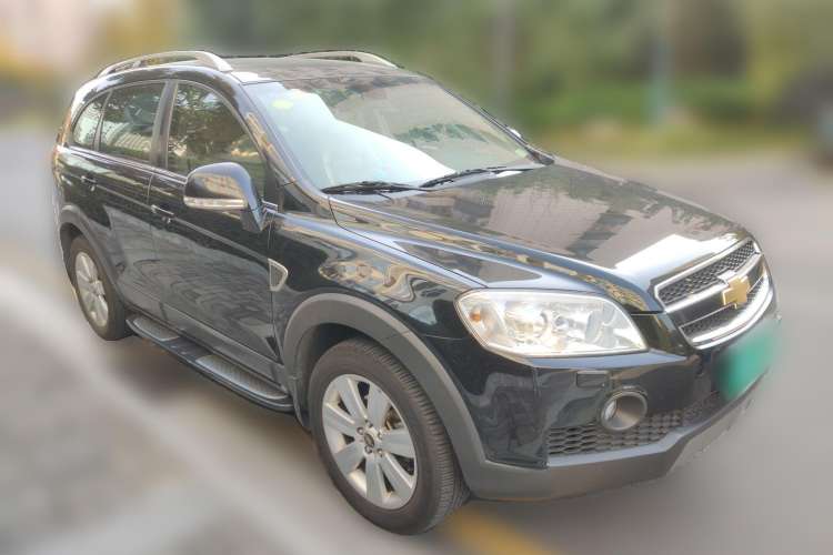Used Chevrolet Captiva 2010 2.4 AT 7-Seater Luxury Version Front Right 45 Deg