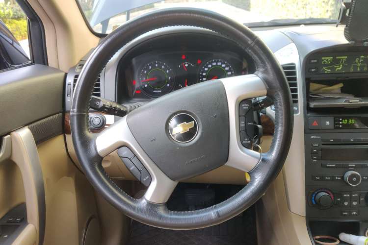 Used Chevrolet Captiva 2010 2.4 AT 7-Seater Luxury Version Steering Wheel