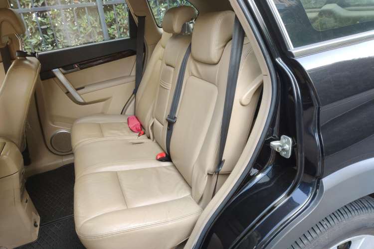 Used Chevrolet Captiva 2010 2.4 AT 7-Seater Luxury Version Left Rear Seat