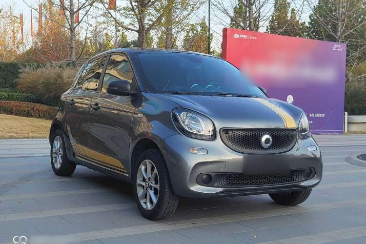 Used smart forfour 2018 1.0L 52 kW Dynamic Edition
