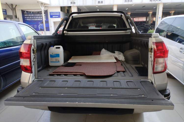 Used Dayun Pickup 2021 2.0T Diesel Two-Wheel Drive Manual Dayun Bull-Logo Axle 4F20TC
