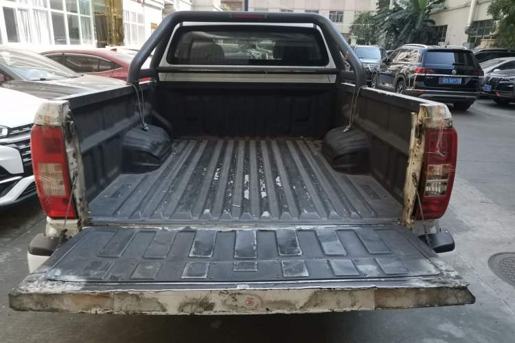 Used Huanghai Jiaolong 2015 2.8T Two-Wheel Drive Diesel Sport Edition JE493ZLQ4CB
