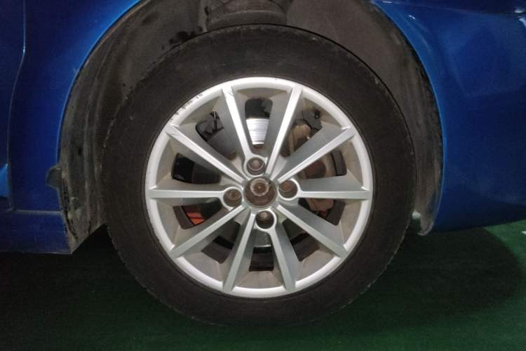 Used Citroen C-Quatre 2011 Hatchback 2.0L Automatic Jingya Model Right Front Wheel Hub