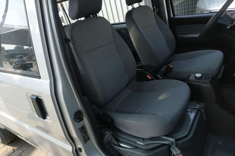 Used Wuling Rongguang EV 2022 Basic Passenger Bus Powered by Penghui Battery