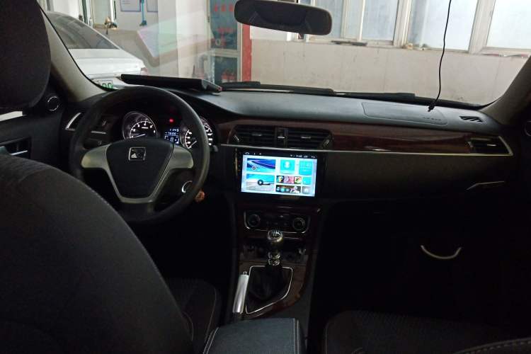 Used Zotye T600 2017 1.5T Manual Elite New Year Edition Center Console