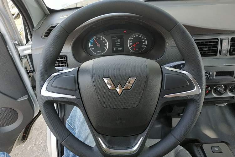 Used Wuling Rongguang EV 2022 Basic Passenger Bus Powered by Penghui Battery