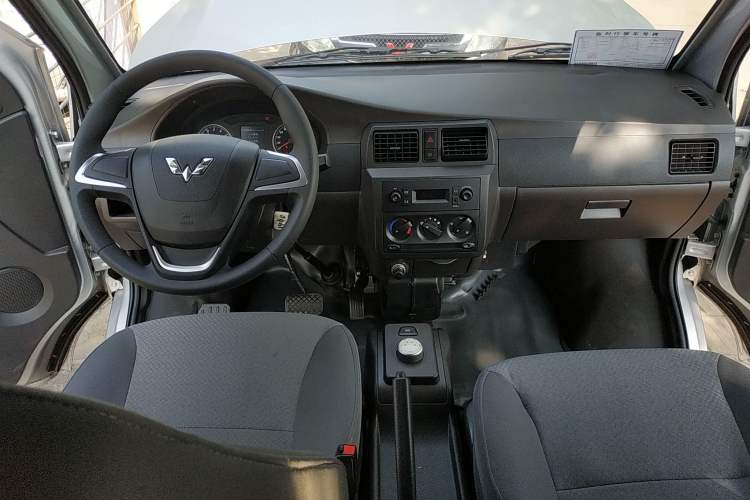 Used Wuling Rongguang EV 2022 Basic Passenger Bus Powered by Penghui Battery