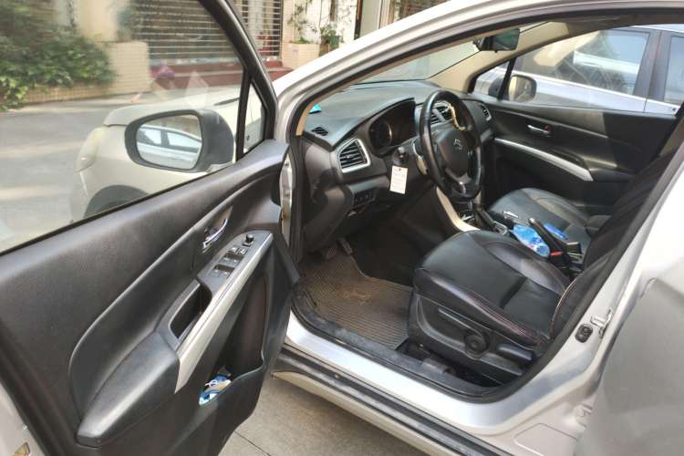 Used Suzuki S-Cross 2014 1.6L CVT Two-Wheel Drive Elite Version
