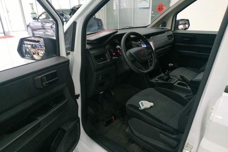 Used Wuling Hongguang PLUS 2020 1.5L Manual Standard Edition 7-Seater
