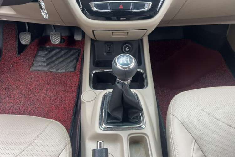 Used Jinbei 750 2015 1.5L Flagship Model