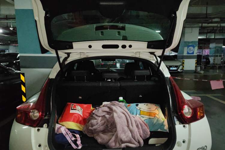 Used Infiniti ESQ 2014 1.6L Spontaneous Edition Trunk