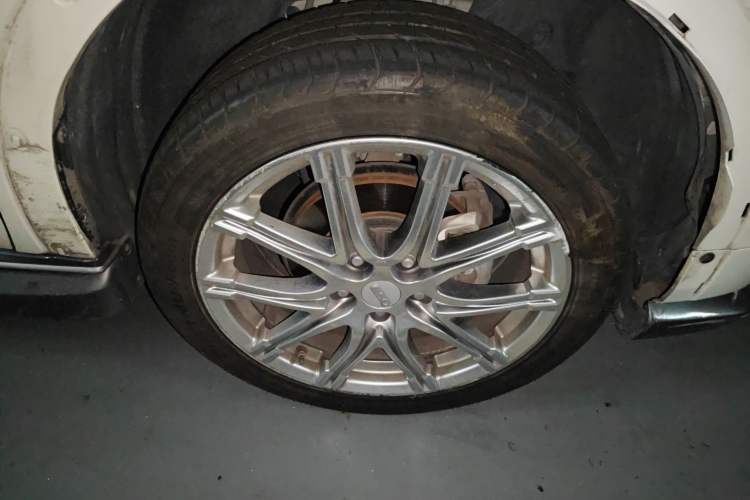 Used Infiniti ESQ 2014 1.6L Spontaneous Edition Right Front Wheel Hub