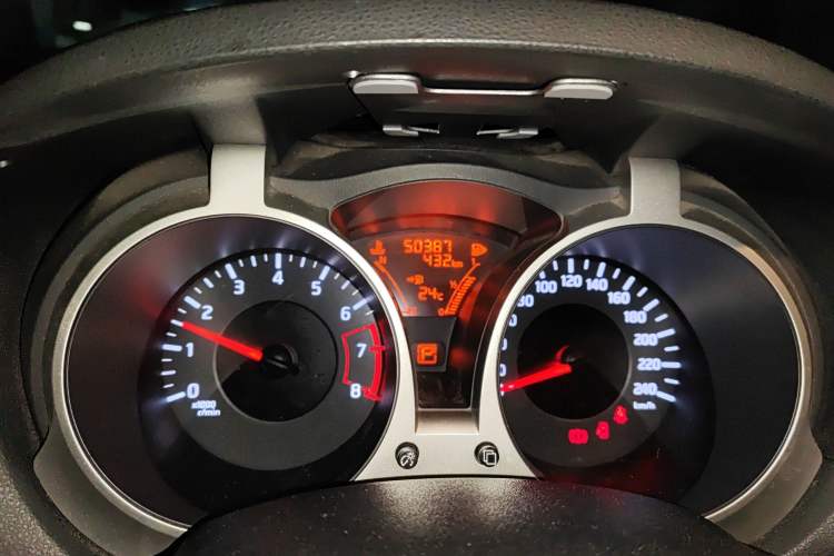 Used Infiniti ESQ 2014 1.6L Spontaneous Edition Odometer Close Up