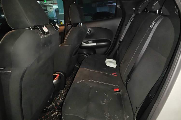 Used Infiniti ESQ 2014 1.6L Spontaneous Edition Left Rear Seat