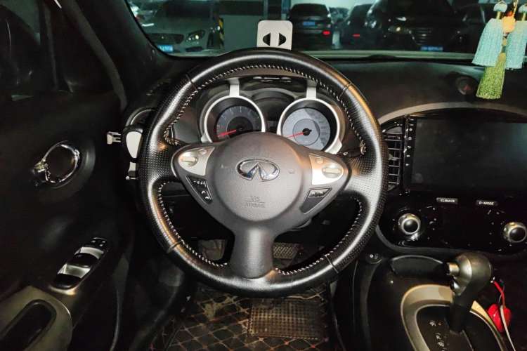 Used Infiniti ESQ 2014 1.6L Spontaneous Edition Steering Wheel
