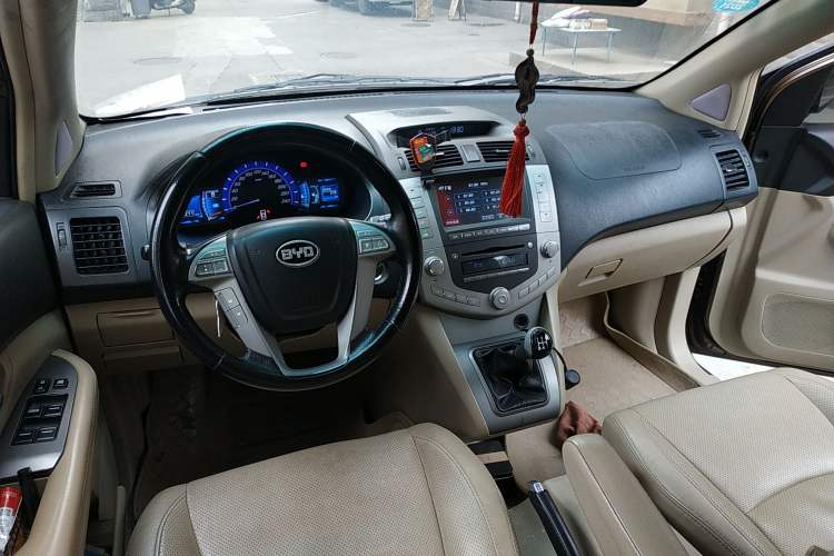 Used BYD S6 2012 2.0L Manual Luxury Version
