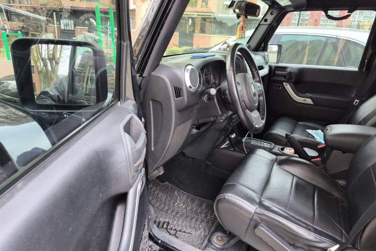 Used Jeep Wrangler 2012 3.6L Sahara Four-Door Edition
