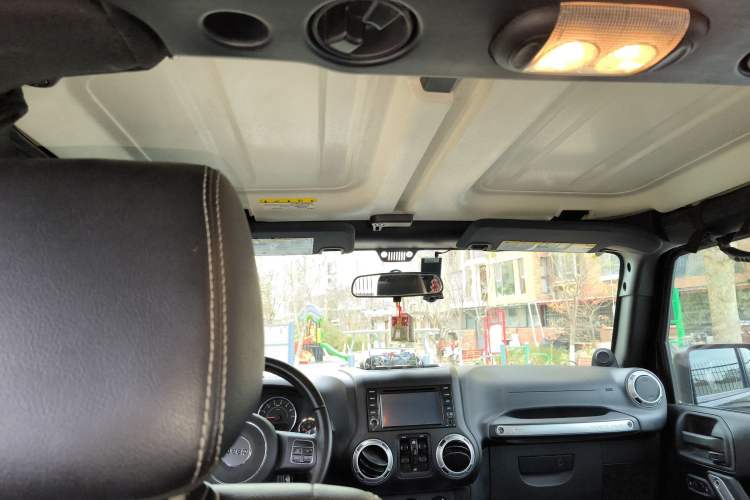 Used Jeep Wrangler 2012 3.6L Sahara Four-Door Edition
